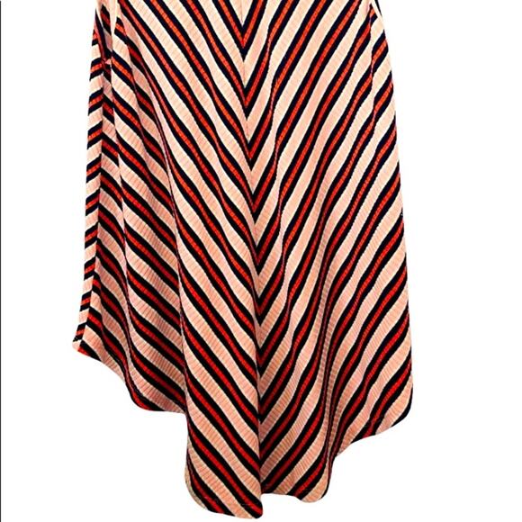 Striped V-Neck Swing Tank Top - Picture 3 of 4